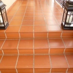 Escalera de Nariz de 25 x 25 cm - CasaNova