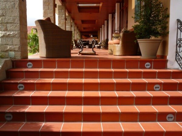 Escalera en Gres de Nariz de 30 x 30 cm - CasaNova