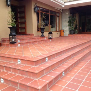 Escalera en Gres de Nariz de 30 x 30 cm - CasaNova