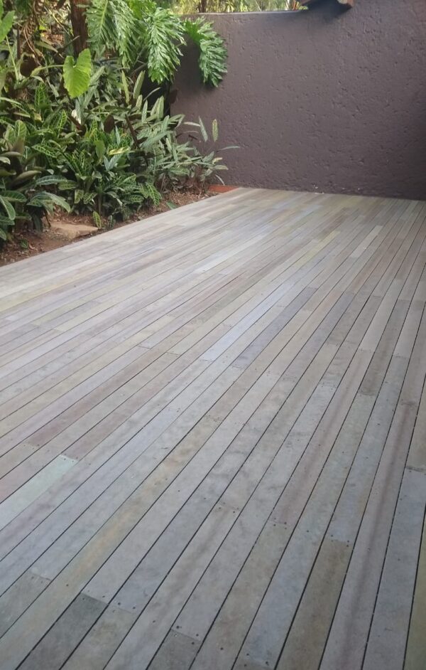 Piso Deck - CasaNova