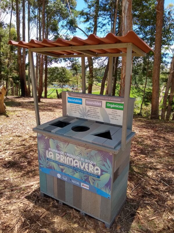 Punto Ecológico con Techo - CasaNova